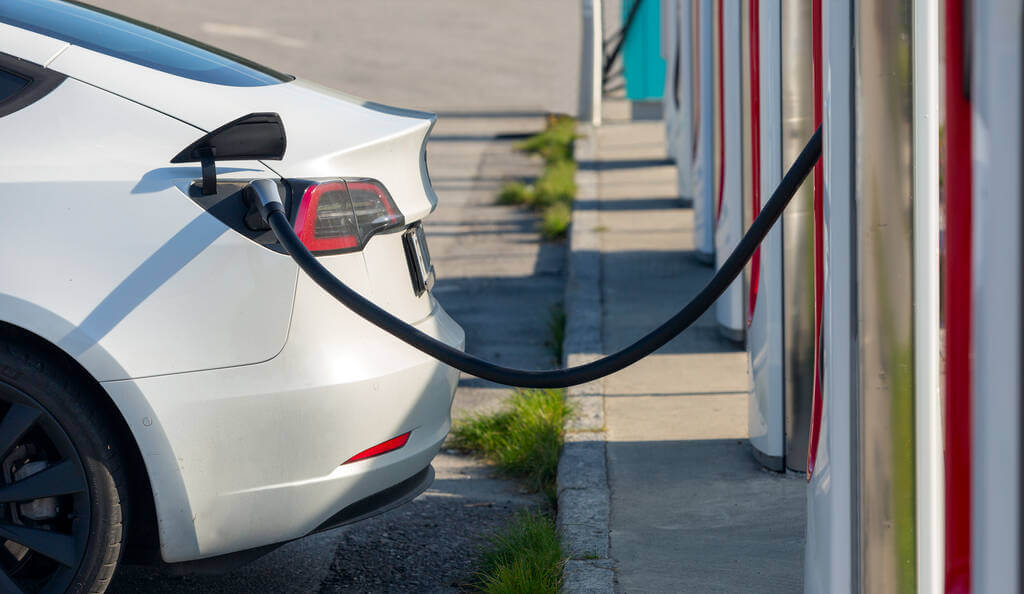mennyibe-kerul-egy-elektromos-auto-feltoltese