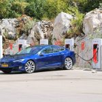 mennyibe-kerul-egy-tesla