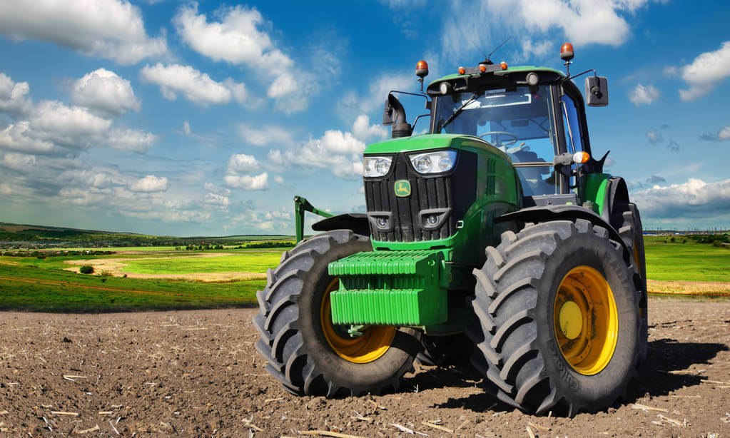 mennyibe-kerul-egy-traktor