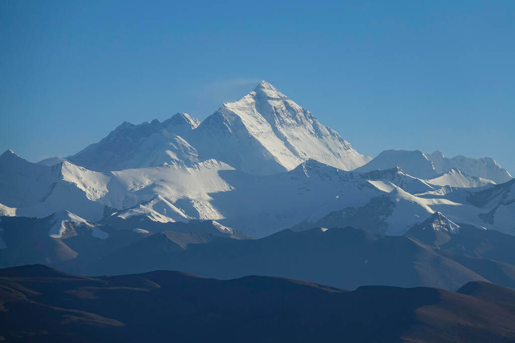 mennyibe-kerul-megmaszni-a-mount-everestet