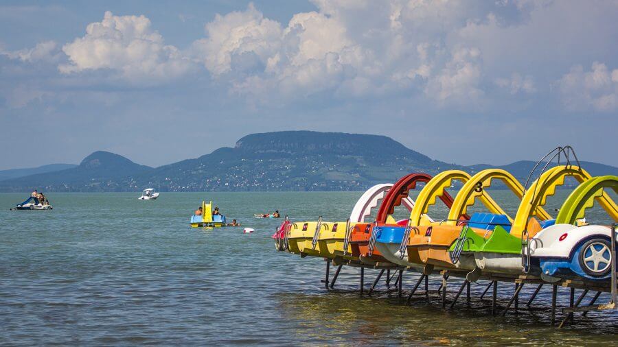 mennyibe-kerul-a-strandolas-2025-ben