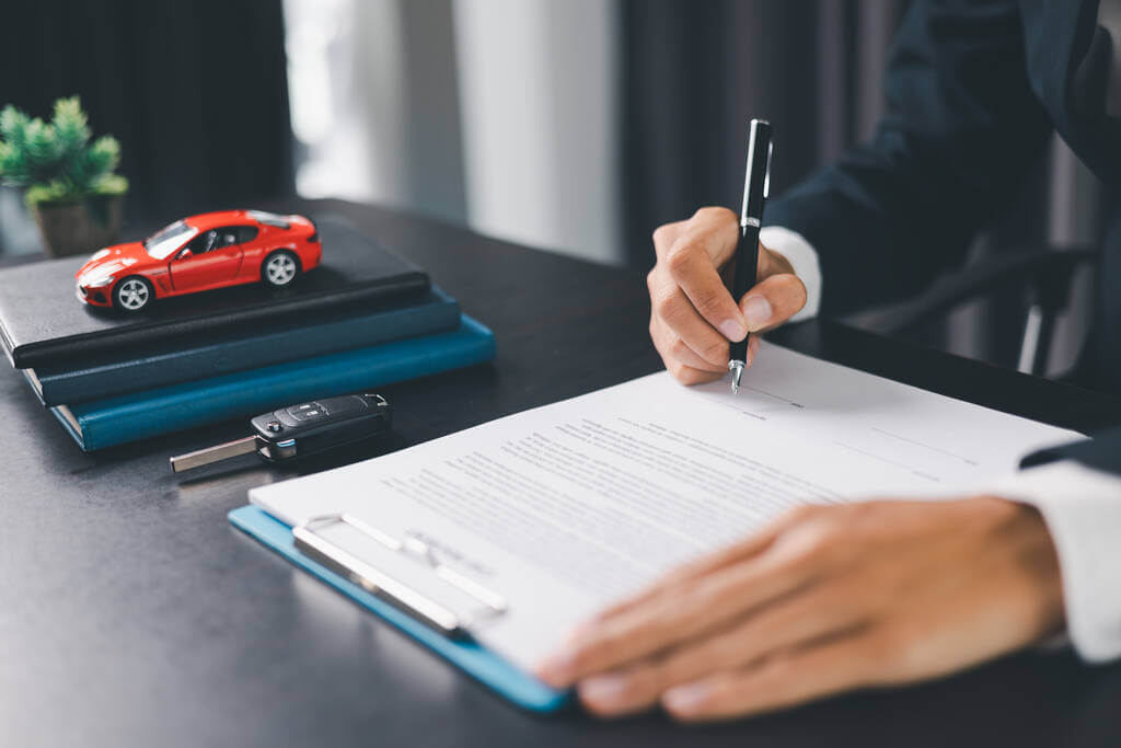 mennyibe-kerul-egy-auto-atirasa