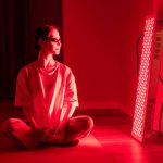 mennyibe-kerul-a-voros-feny-terapia