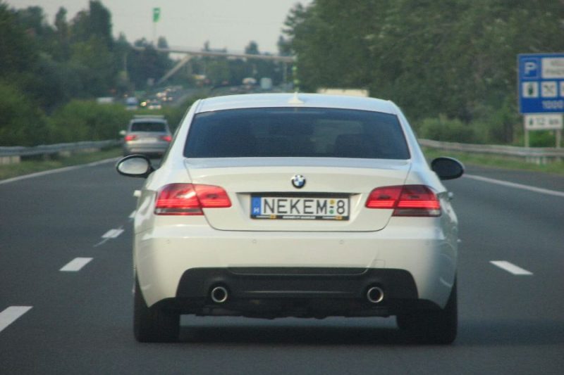 Mennyibe kerül az egyedi rendszámtábla?