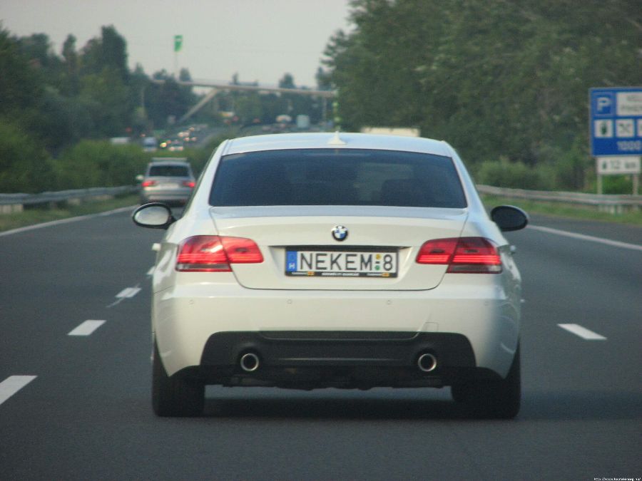 mennyibe-kerul-az-egyedi-rendszamtabla