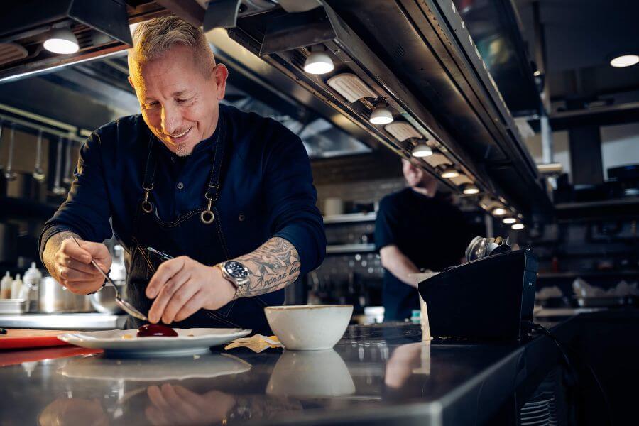 mennyibe-kerul-egy-elmenyvacsora-sarkozi-akosnal-a-texturaban