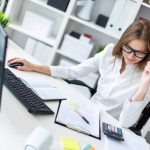 mennyit-keres-egy-hr-es