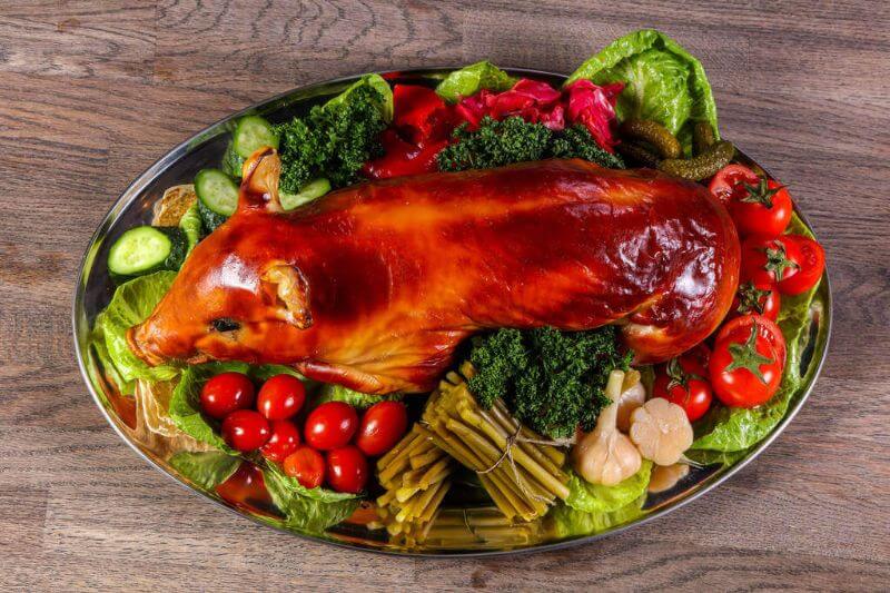 mennyibe-kerul-a-szilveszteri-sult-malac