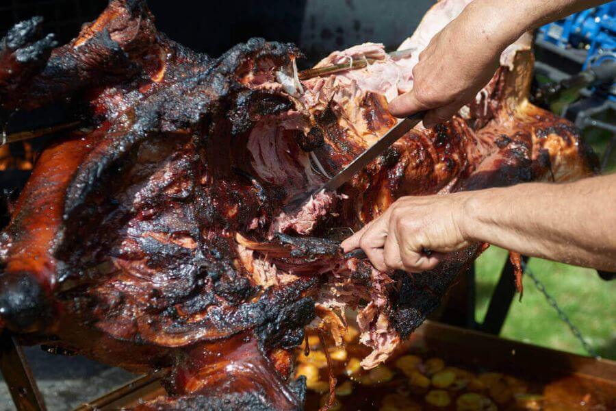 mennyibe-kerul-a-szilveszteri-sult-malac