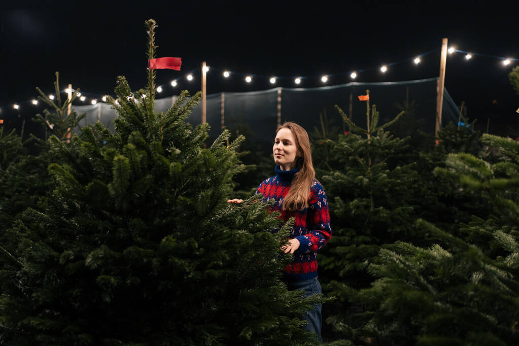 mennyibe-kerulnek-a-fenyofak-2025-ben