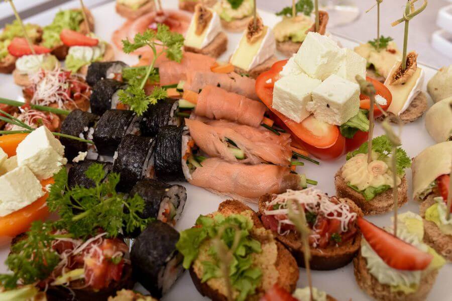 mennyibe-kerulnek-a-szilveszteri-hidegtalak