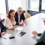 mennyibe-kerul-egy-alkalmazott-a-munkaltatonak