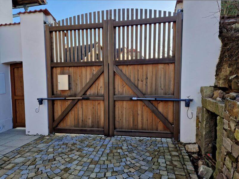 mennyibe-kerul-egy-elektromos-kapu